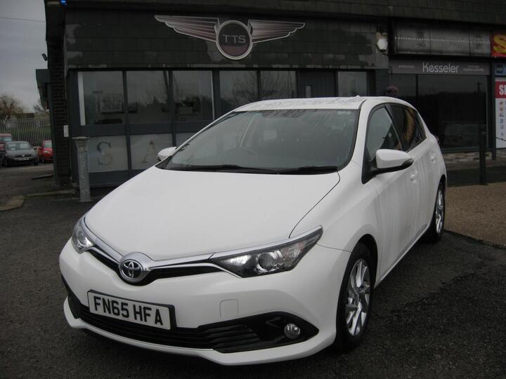 Toyota AURIS 1.6 D-4D Business Edition Euro 6 (s/s) 5dr Toyota AURIS 1.6 D-4D Business Edition Euro 6 (s/s) 5dr