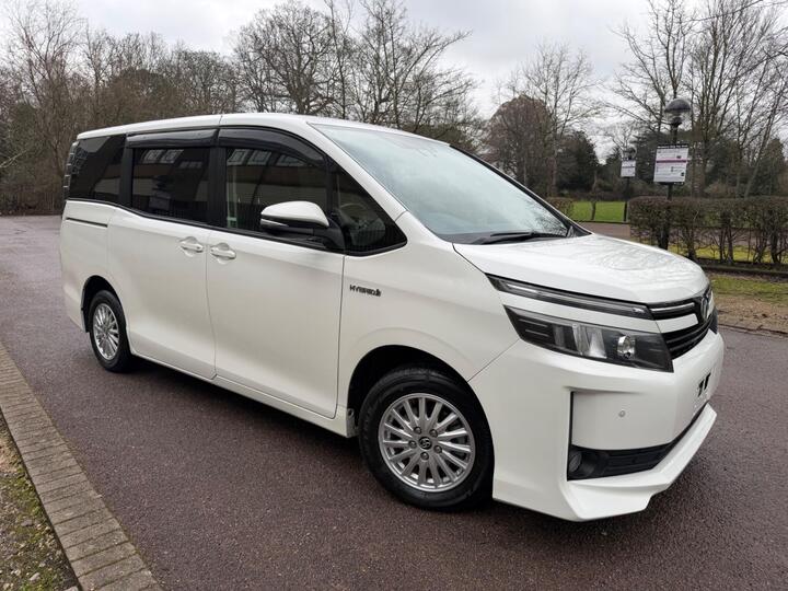 Toyota Voxy 1.8 HYBRID PETROL 7 SEATER
