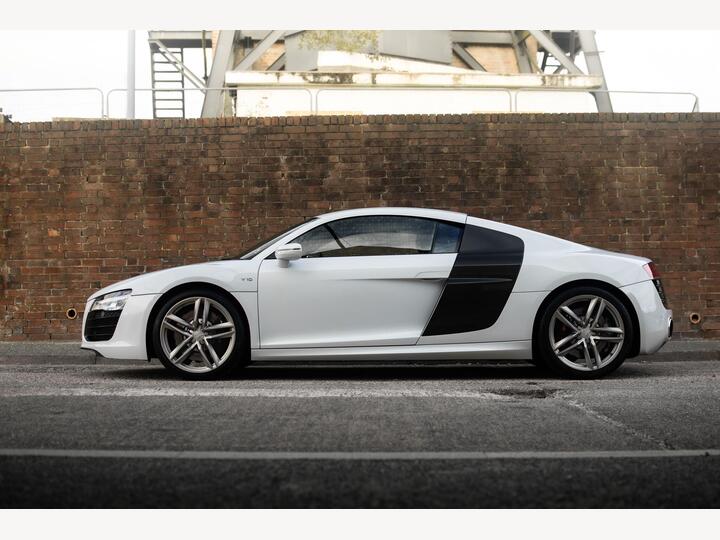Audi R8 5.2 FSI V10 S Tronic Quattro Euro 5 2dr