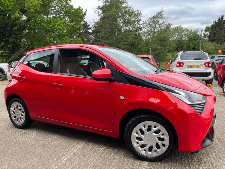 Toyota AYGO 1.0 VVT-i X-play X-shift Euro 6 5dr (Safety Sense)