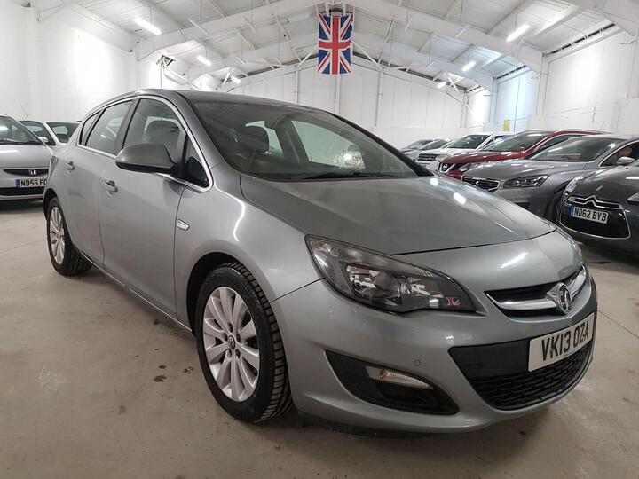 Vauxhall Astra 1.7 CDTi EcoFLEX Tech Line Euro 5 (s/s) 5dr Vauxhall Astra 1.7 CDTi EcoFLEX Tech Line Euro 5 (s/s) 5dr