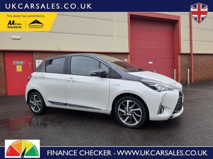 Toyota YARIS 1.5 VVT-h Y20 Bi-tone E-CVT Euro 6 (s/s) 5dr