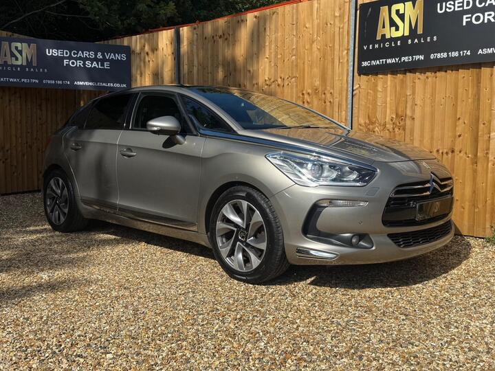 Citroen DS5 2.0 HDi DSport Euro 5 5dr Citroen DS5 2.0 HDi DSport Euro 5 5dr