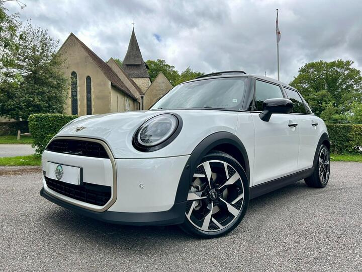MINI Cooper 1.5C Exclusive Steptronic Euro 6 (s/s) 5dr