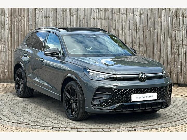 Volkswagen Tiguan 2.0 TDI R-Line DSG Euro 6 (s/s) 5dr Volkswagen Tiguan 2.0 TDI R-Line DSG Euro 6 (s/s) 5dr