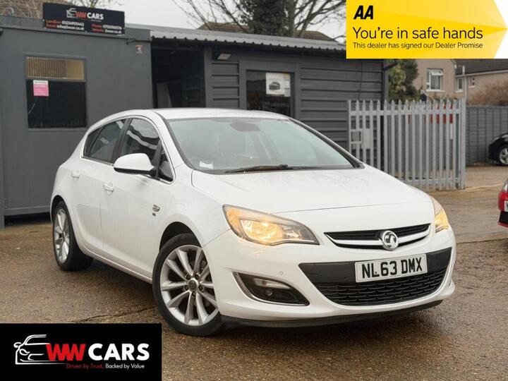 Vauxhall Astra 2.0 CDTi EcoFLEX Elite Euro 5 (s/s) 5dr Vauxhall Astra 2.0 CDTi EcoFLEX Elite Euro 5 (s/s) 5dr