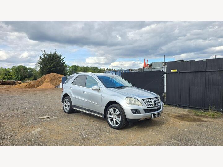 Mercedes-Benz M Class 3.0 ML300 CDI V6 BlueEfficiency Sport Tiptronic 4WD Euro 4 5dr