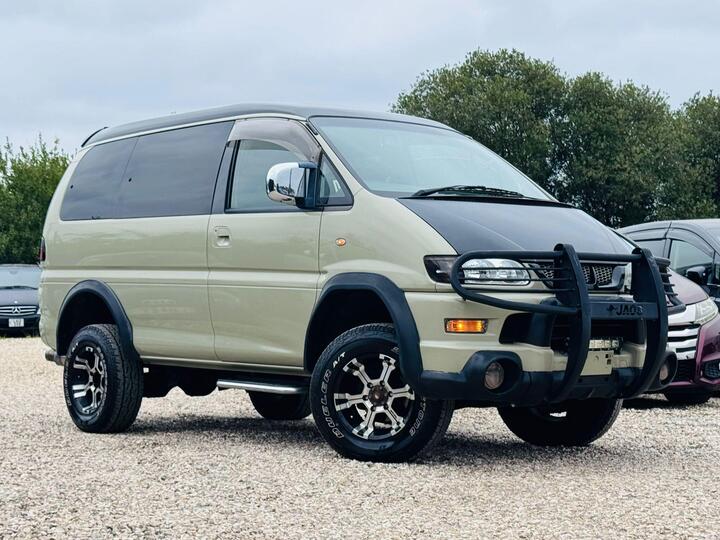 Mitsubishi Delica Space Gear Active Field Edition 4WD Mitsubishi Delica Space Gear Active Field Edition 4WD