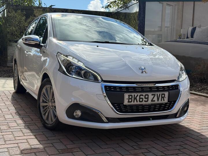 Peugeot 208 1.2 PureTech Signature Euro 6 (s/s) 5dr