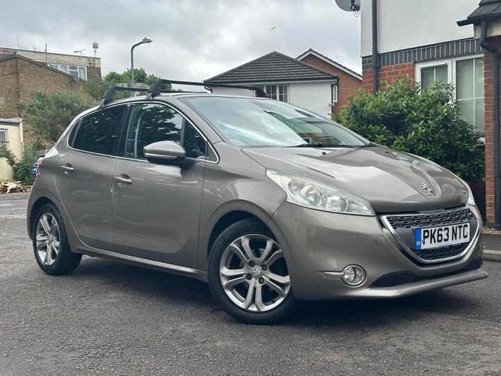 Peugeot 208 1.2 VTi Allure Euro 5 5dr