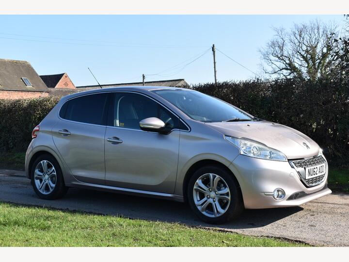 Peugeot 208 1.2 VTi Allure Euro 5 5dr