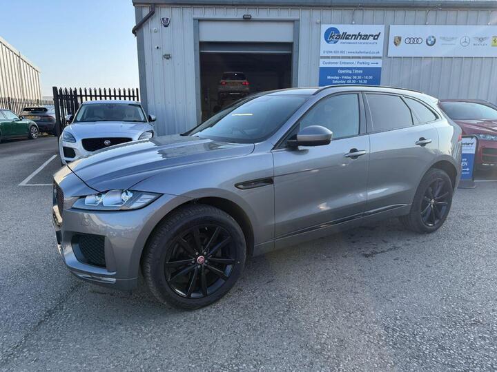 Jaguar F-PACE 2.0 D180 Chequered Flag Auto AWD Euro 6 (s/s) 5dr Jaguar F-PACE 2.0 D180 Chequered Flag Auto AWD Euro 6 (s/s) 5dr
