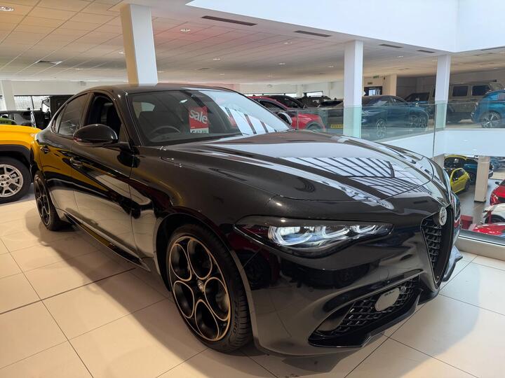 Alfa Romeo Giulia 2.0T Intensa Auto Euro 6 (s/s) 4dr