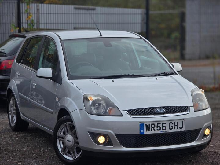 Ford Fiesta 1.6 Ghia 5dr