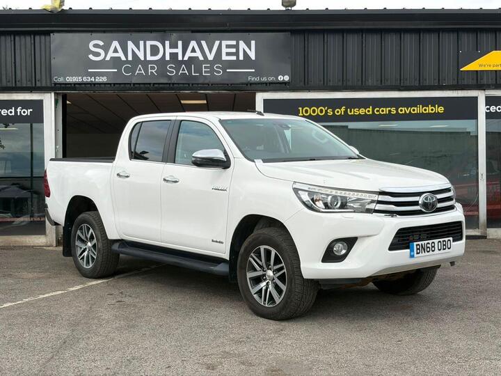 Toyota HI-LUX 2.4 D-4D Invincible Auto 4WD Euro 6 (s/s) 4dr (TSS)