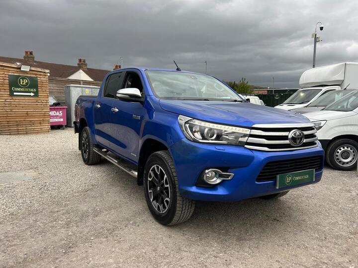 Toyota Hilux 2.4 D-4D Invincible X Auto 4WD Euro 6 4dr (TSS, 3.5t)
