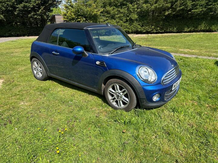 MINI Convertible 2.0 Cooper D Auto Euro 5 2dr