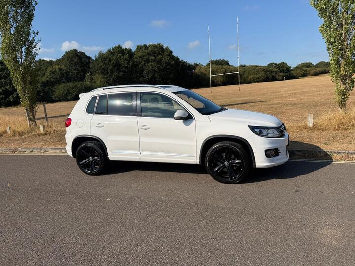 Volkswagen Tiguan 2.0 TDI BlueMotion Tech R-Line DSG 4WD Euro 5 (s/s) 5dr