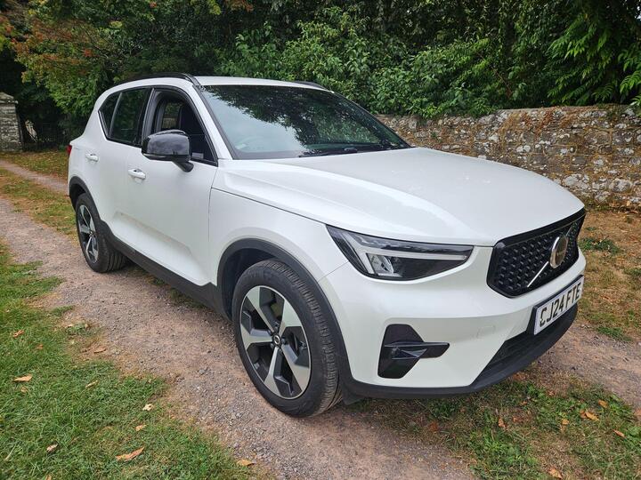 Volvo XC40 2.0 B3 MHEV Plus Dark DCT Auto Euro 6 (s/s) 5dr