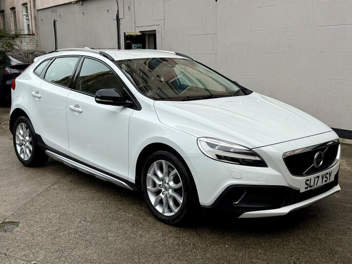 Volvo V40 CROSS COUNTRY 2.0 D2 Pro Euro 6 (s/s) 5dr Volvo V40 CROSS COUNTRY 2.0 D2 Pro Euro 6 (s/s) 5dr