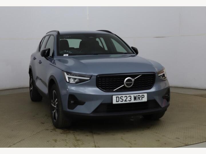 Volvo XC40 2.0 B3 MHEV Plus Dark DCT Auto Euro 6 (s/s) 5dr