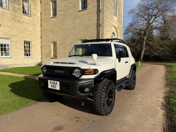 Toyota FJ Cruiser Huge Off-Road Specification....