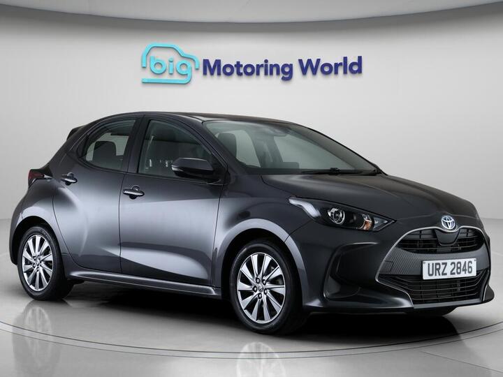 Toyota Yaris 1.5 VVT-h Icon E-CVT Euro 6 (s/s) 5dr Toyota Yaris 1.5 VVT-h Icon E-CVT Euro 6 (s/s) 5dr