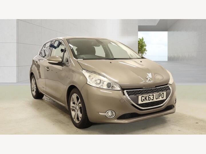 Peugeot 208 1.2 VTi Allure Euro 5 5dr