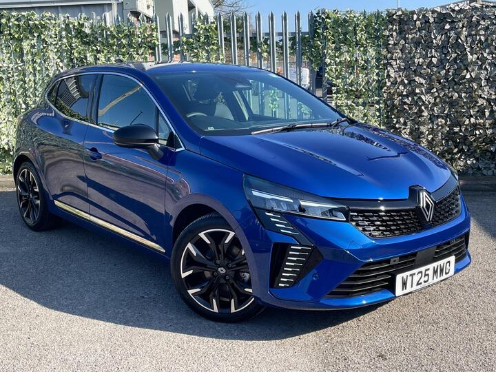 Renault Clio 1.6 E-TECH Techno Auto Euro 6 (s/s) 5dr Renault Clio 1.6 E-TECH Techno Auto Euro 6 (s/s) 5dr