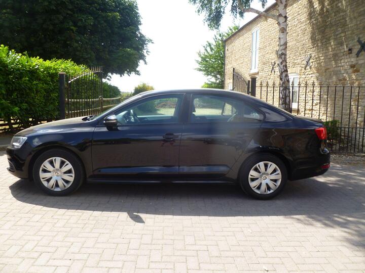 Volkswagen Jetta 1.6 TDI BlueMotion Tech S DSG Euro 5 (s/s) 4dr