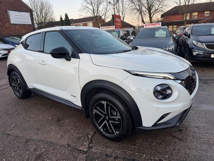 Nissan Juke 1.6 N-Connecta Auto Euro 6 5dr Nissan Juke 1.6 N-Connecta Auto Euro 6 5dr