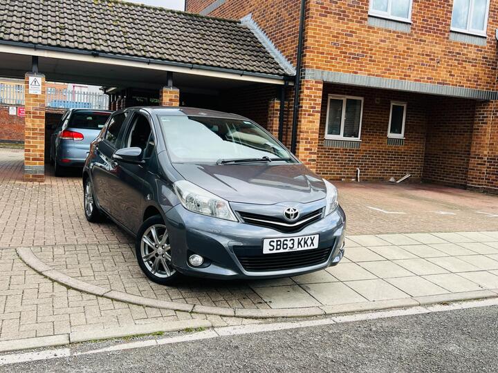 Toyota Yaris 1.33 Dual VVT-i SR Euro 5 5dr Toyota Yaris 1.33 Dual VVT-i SR Euro 5 5dr