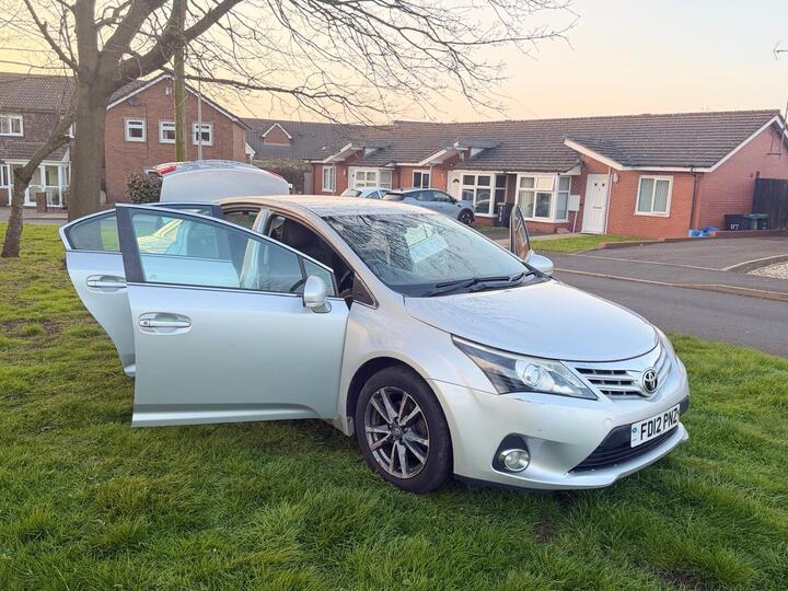 Toyota Avensis 1.8 V-Matic TR Multidrive S Euro 5 4dr