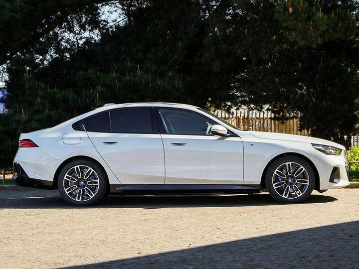 BMW 5 Series 3.0 550e 22.1kWh M Sport Steptronic XDrive Euro 6 (s/s) 4dr