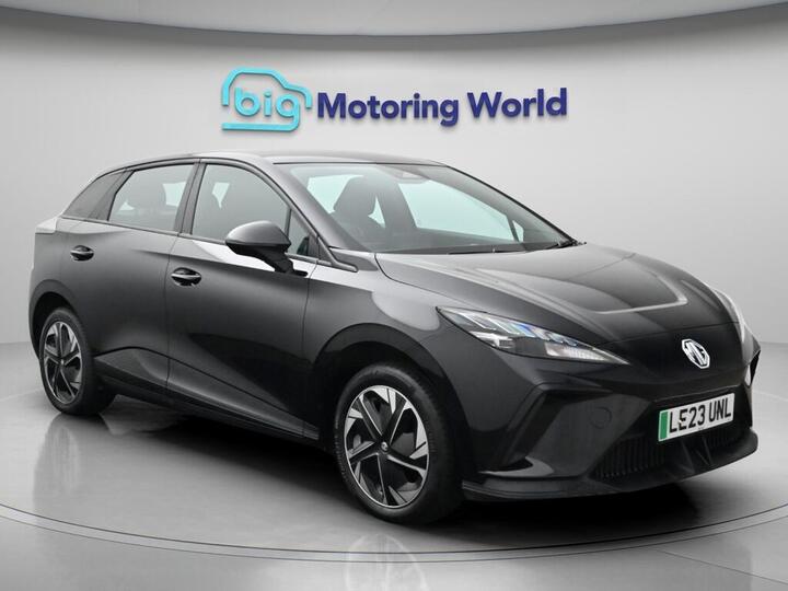 MG MG4 64kWh SE Long Range Auto 5dr
