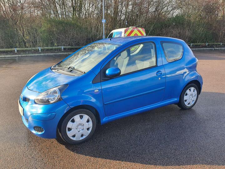 Toyota AYGO 1.0 VVT-i Blue Euro 4 3dr Toyota AYGO 1.0 VVT-i Blue Euro 4 3dr