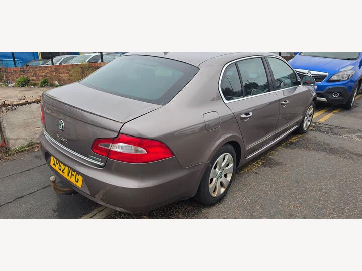 Skoda Superb 1.6 TDI Elegance GreenLine II Euro 5 (s/s) 5dr