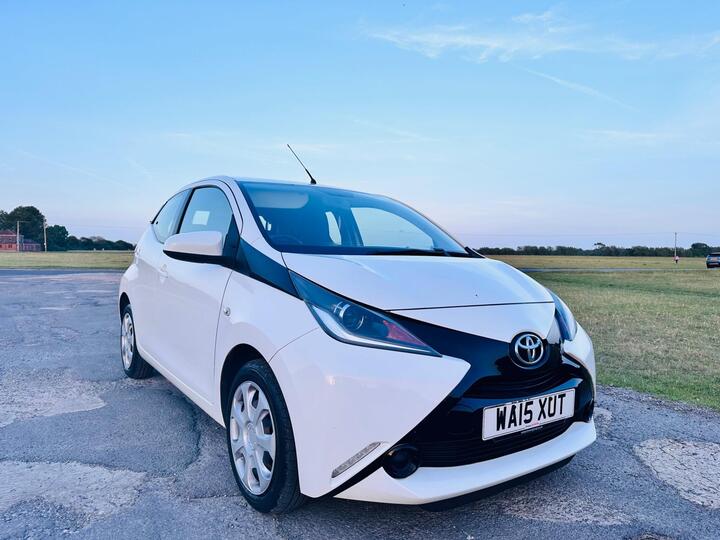 Toyota AYGO 1.0 VVT-i X-play Euro 5 5dr Euro 5 Toyota AYGO 1.0 VVT-i X-play Euro 5 5dr Euro 5