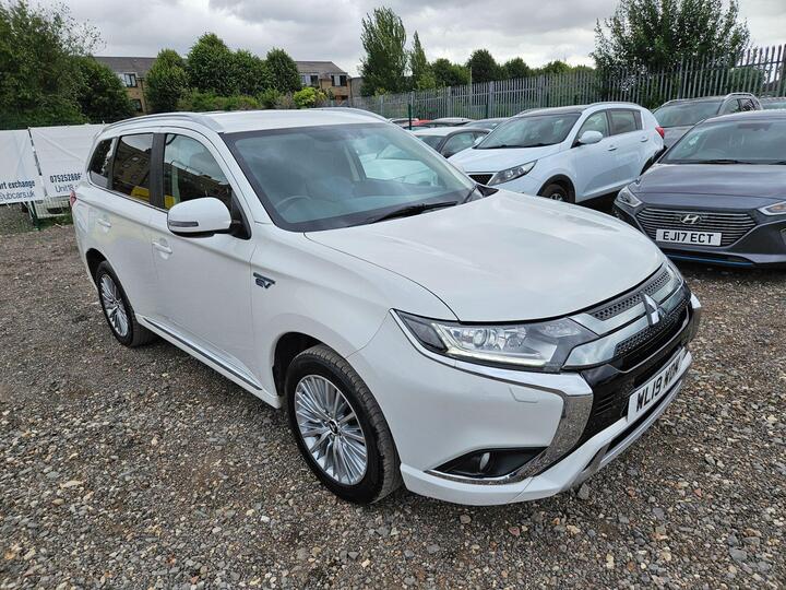 Mitsubishi Outlander 2.4h TwinMotor 13.8kWh Juro CVT 4WD Euro 6 (s/s) 5dr Mitsubishi Outlander 2.4h TwinMotor 13.8kWh Juro CVT 4WD Euro 6 (s/s) 5dr
