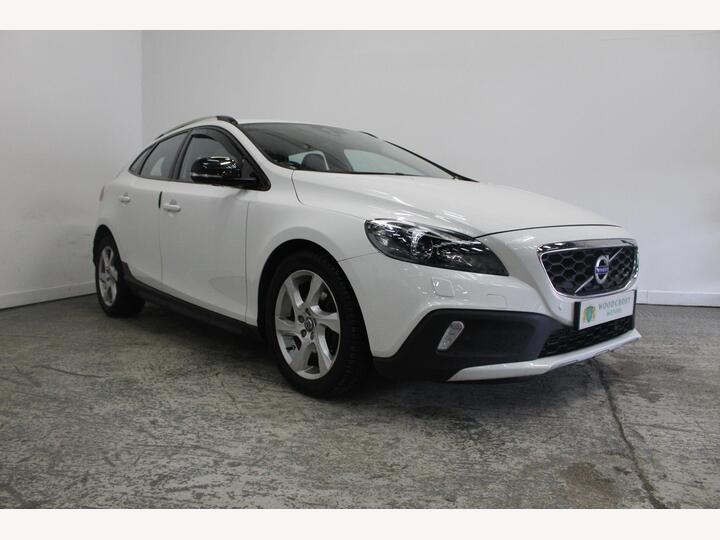 Volvo V40 Cross Country 2.0 D2 Lux Auto Euro 6 (s/s) 5dr Volvo V40 Cross Country 2.0 D2 Lux Auto Euro 6 (s/s) 5dr
