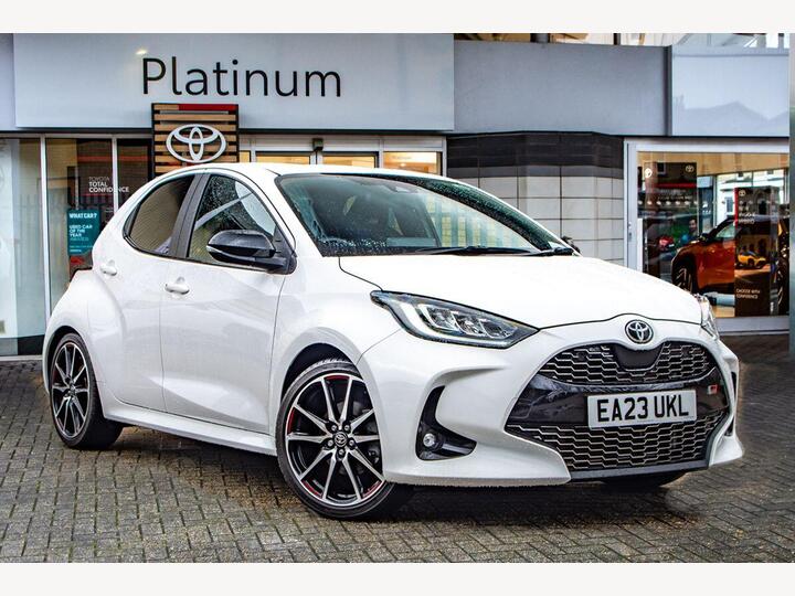 Toyota Yaris 1.5 VVT-h GR SPORT E-CVT Euro 6 (s/s) 5dr Toyota Yaris 1.5 VVT-h GR SPORT E-CVT Euro 6 (s/s) 5dr