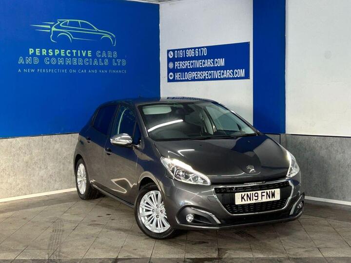 Peugeot 208 1.2 PureTech Signature Euro 6 (s/s) 5dr Peugeot 208 1.2 PureTech Signature Euro 6 (s/s) 5dr