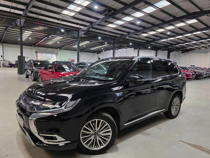 Mitsubishi Outlander 2.4h TwinMotor 13.8kWh 4h CVT 4WD Euro 6 (s/s) 5dr Mitsubishi Outlander 2.4h TwinMotor 13.8kWh 4h CVT 4WD Euro 6 (s/s) 5dr