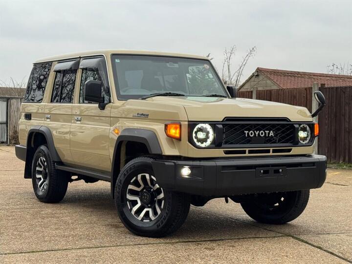 Toyota Land Cruiser LAND CRUISER AX LC70 2.8L AWD DIESEL AUTO NEW SHAPE 25-25,5 SEAT,EURO 6 ULE