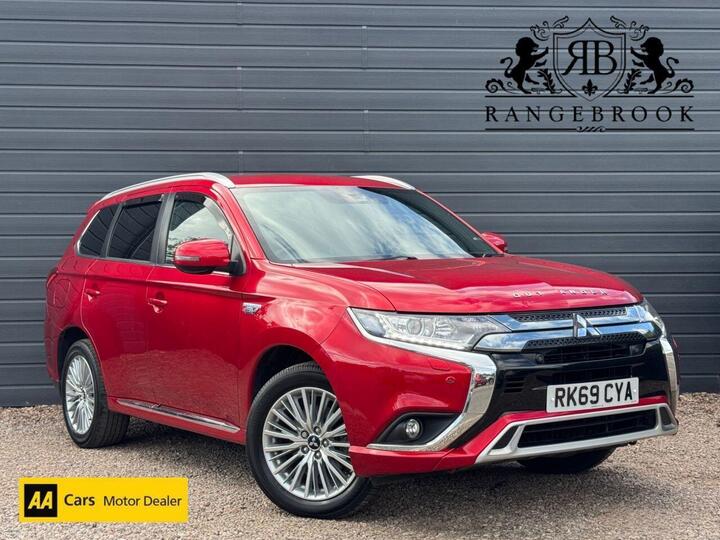 Mitsubishi OUTLANDER 2.4h TwinMotor 13.8kWh Dynamic Safety CVT 4WD Euro 6 (s/s) 5dr Mitsubishi OUTLANDER 2.4h TwinMotor 13.8kWh Dynamic Safety CVT 4WD Euro 6 (s/s) 5dr