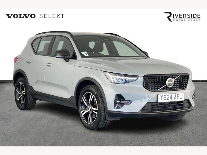 Volvo XC40 2.0 B3 MHEV Plus Dark DCT Auto Euro 6 (s/s) 5dr