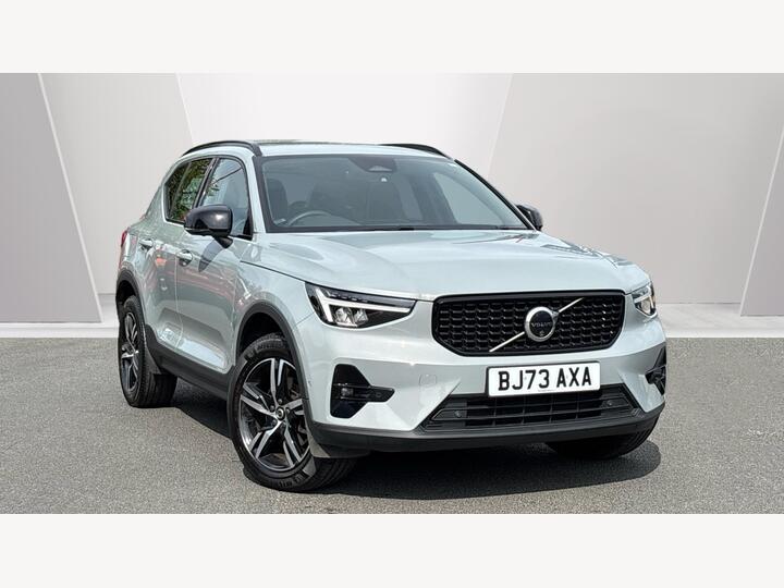 Volvo XC40 2.0 B3 MHEV Plus Dark DCT Auto Euro 6 (s/s) 5dr