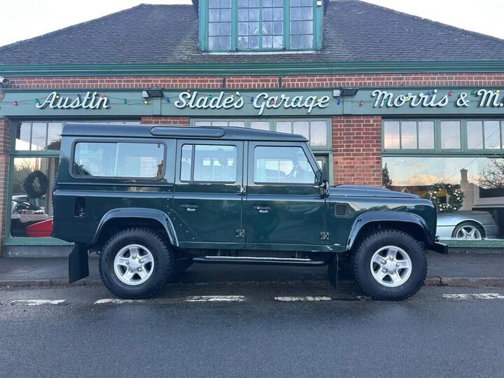 Land Rover Defender 110 2.2 TDCi XS Station Wagon 4WD MWB Euro 5 5dr Land Rover Defender 110 2.2 TDCi XS Station Wagon 4WD MWB Euro 5 5dr