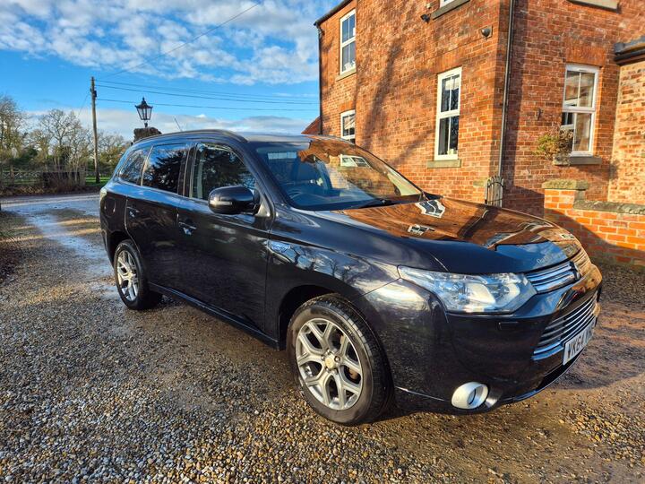 Mitsubishi Outlander 2.0h 12kWh GX4h CVT 4WD Euro 5 (s/s) 5dr Mitsubishi Outlander 2.0h 12kWh GX4h CVT 4WD Euro 5 (s/s) 5dr