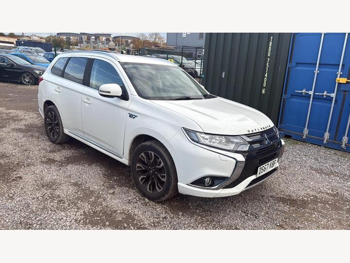 Mitsubishi Outlander 2.0h 12kWh Juro CVT 4WD Euro 6 (s/s) 5dr Mitsubishi Outlander 2.0h 12kWh Juro CVT 4WD Euro 6 (s/s) 5dr